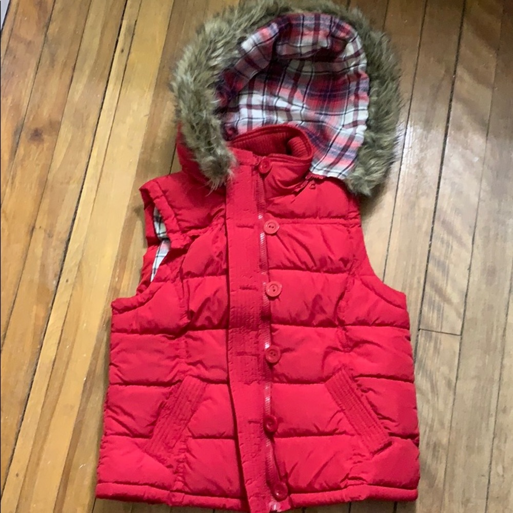 Puffer vest with detachable hood.